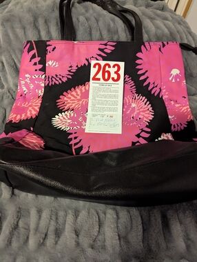 Lot 263 Avi. Pink/Black Bag